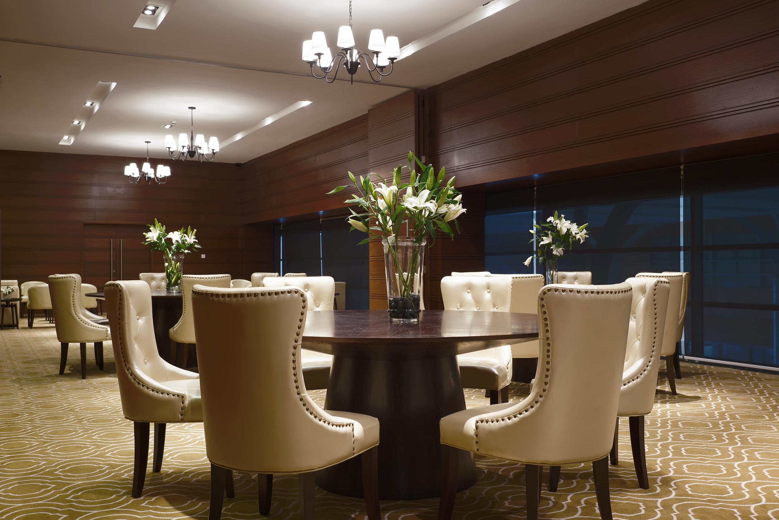 Movenpick Hotel & Convention Centre Klia Sepang Zewnętrze zdjęcie The Club Lounge at the airport