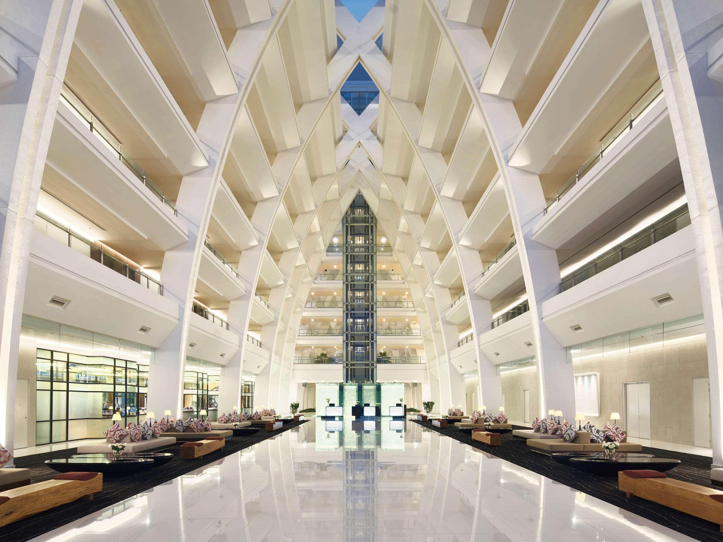 Movenpick Hotel & Convention Centre Klia Sepang Zewnętrze zdjęcie The lobby of the hotel