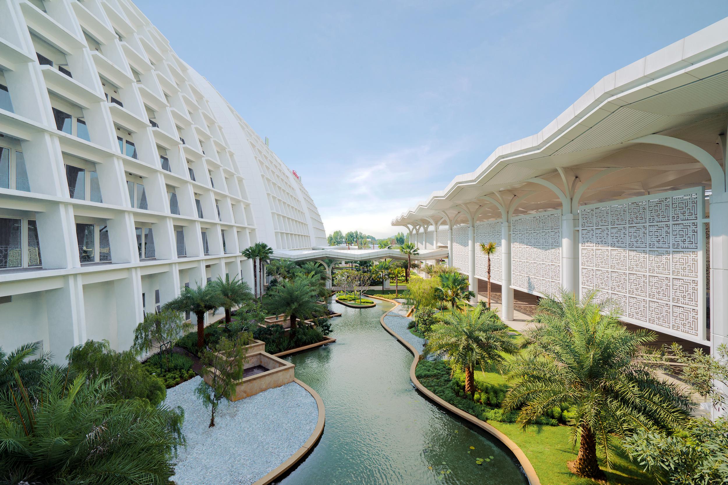 Movenpick Hotel & Convention Centre Klia Sepang Zewnętrze zdjęcie The River of Life