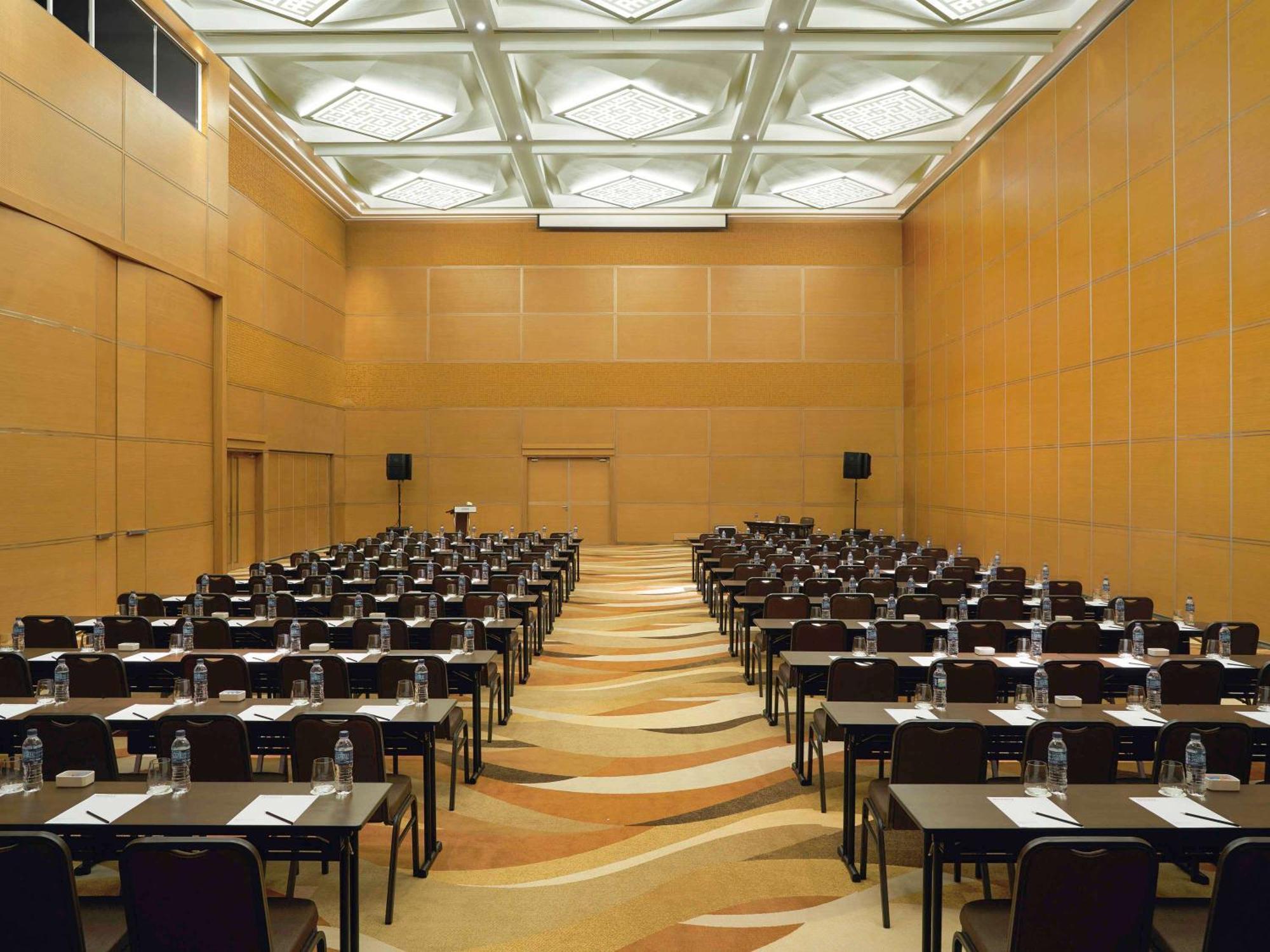 Movenpick Hotel & Convention Centre Klia Sepang Zewnętrze zdjęcie The Auditorium