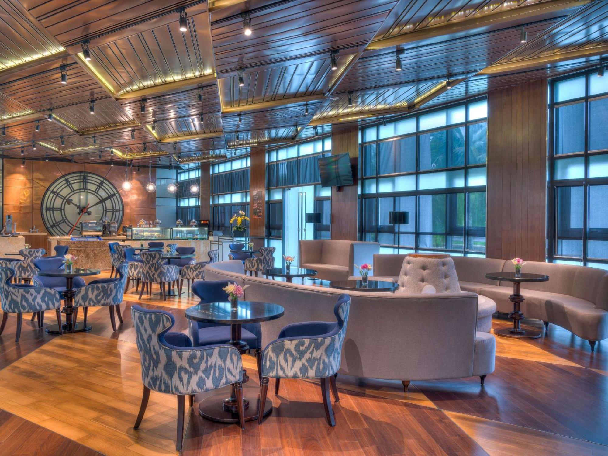 Movenpick Hotel & Convention Centre Klia Sepang Zewnętrze zdjęcie The Lounge at the airport