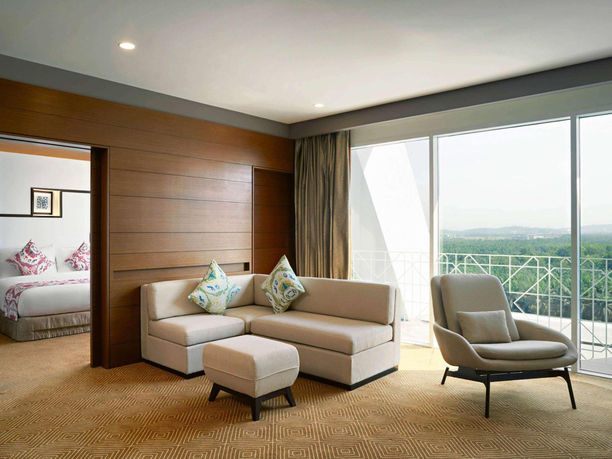 Movenpick Hotel & Convention Centre Klia Sepang Zewnętrze zdjęcie Suite at the hotel