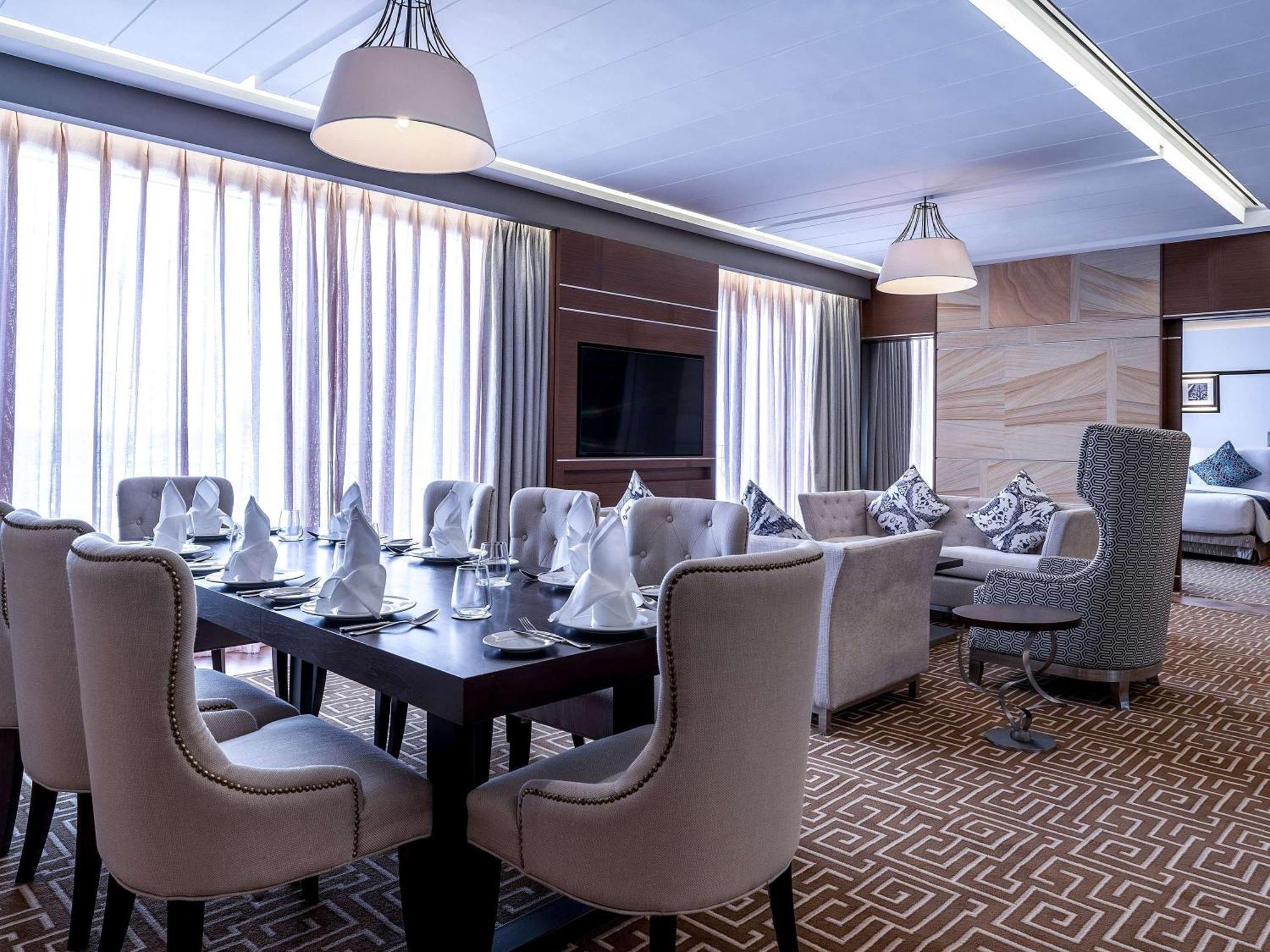 Movenpick Hotel & Convention Centre Klia Sepang Zewnętrze zdjęcie The Royal Suite